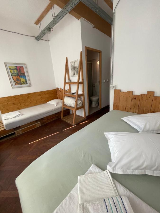Victoria Poshtel Bucharest Ostello Esterno foto