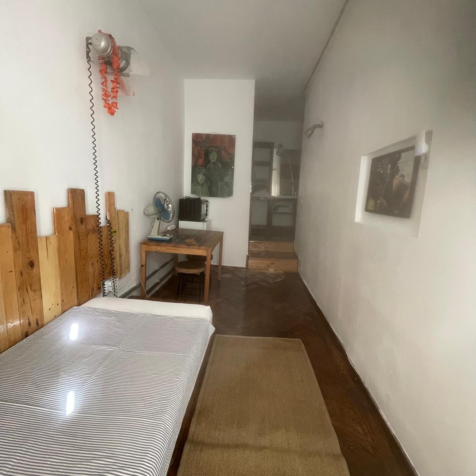 Victoria Poshtel Bucharest Ostello Esterno foto