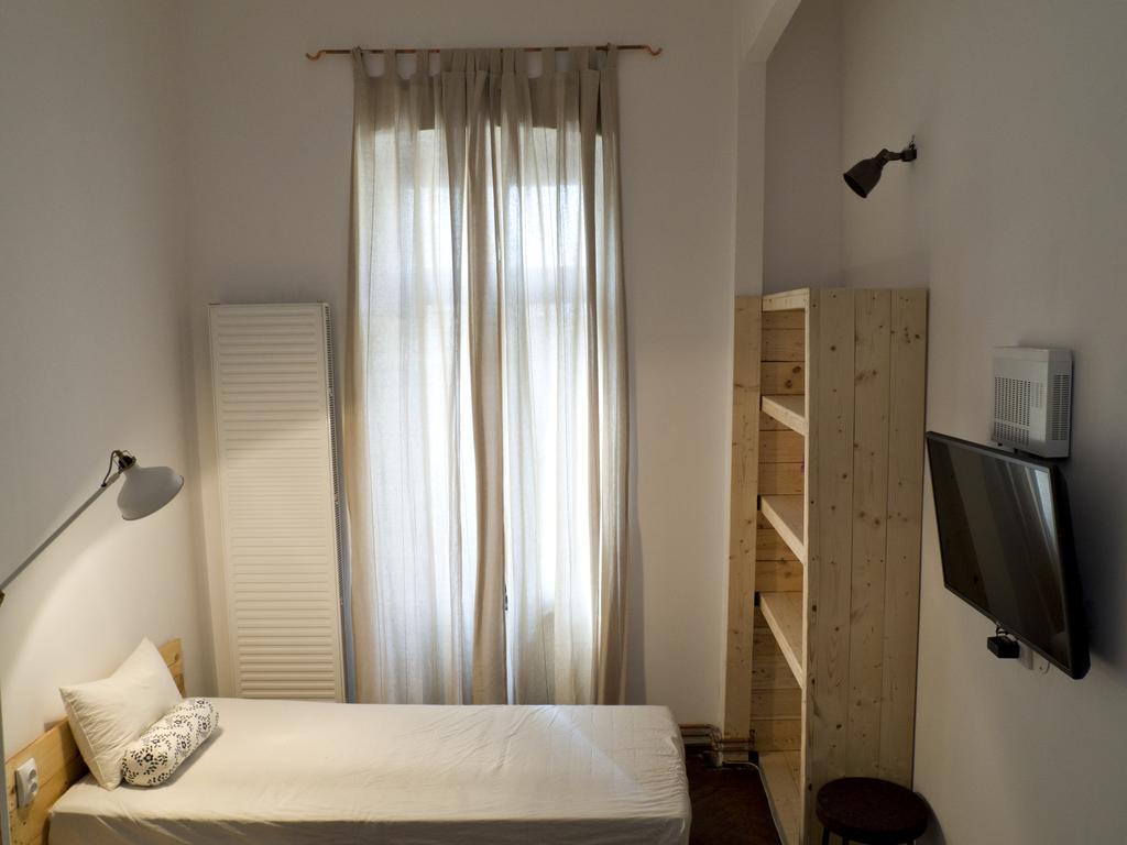 Victoria Poshtel Bucharest Ostello Camera foto