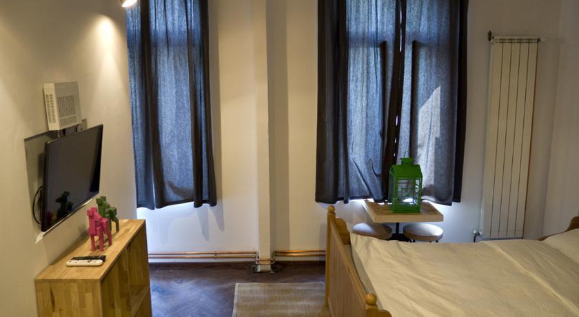Victoria Poshtel Bucharest Ostello Esterno foto