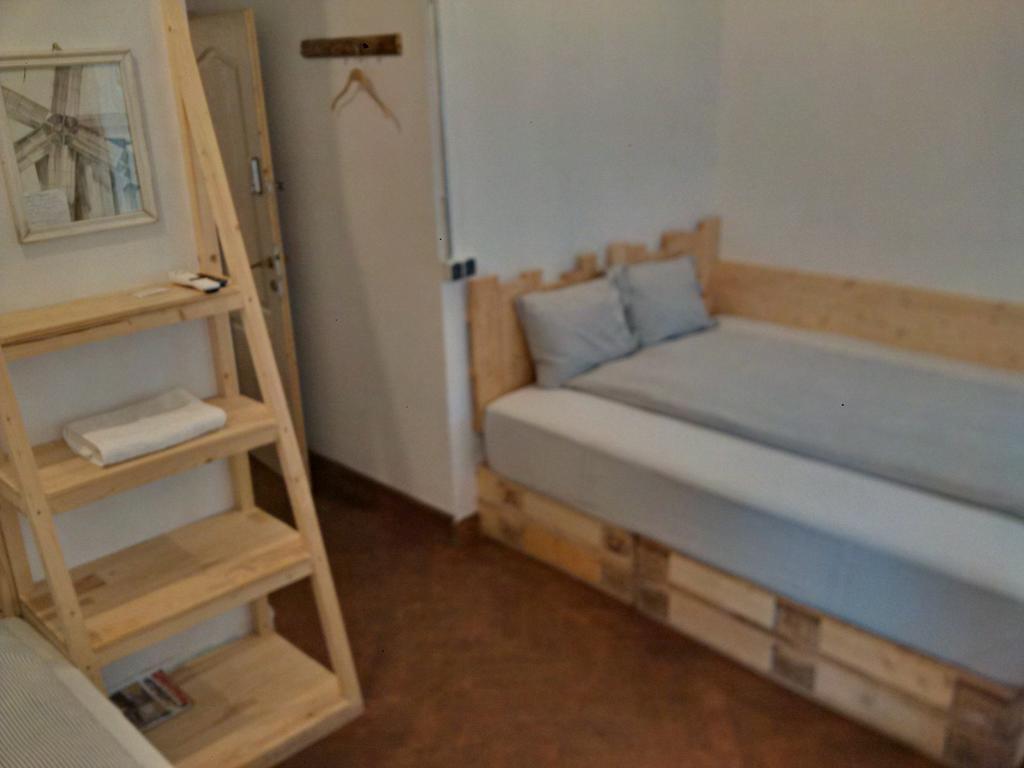 Victoria Poshtel Bucharest Ostello Esterno foto