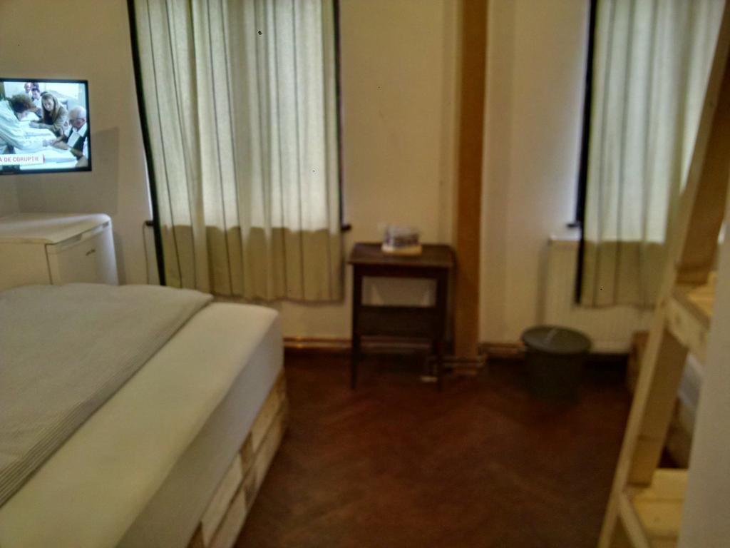 Victoria Poshtel Bucharest Ostello Esterno foto
