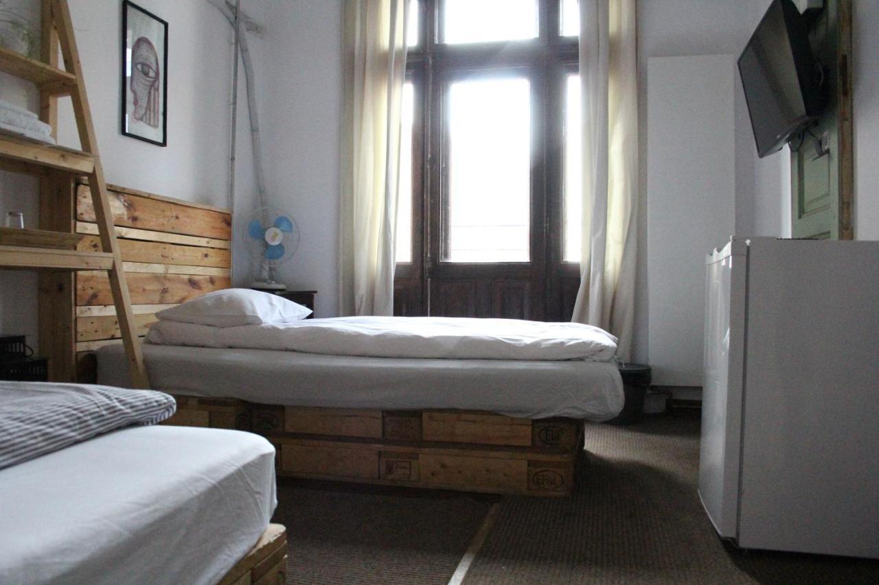 Victoria Poshtel Bucharest Ostello Esterno foto