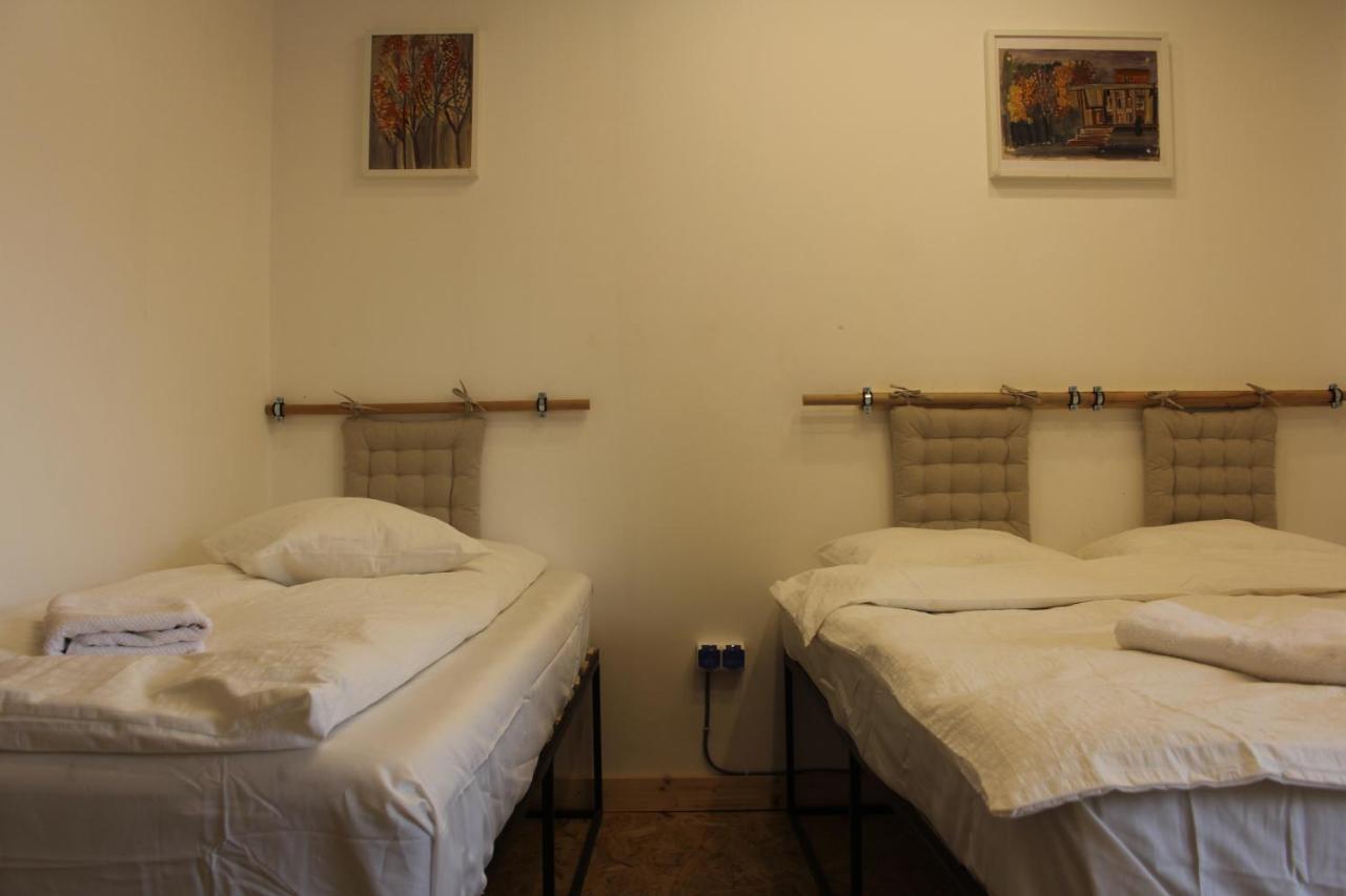 Victoria Poshtel Bucharest Ostello Esterno foto