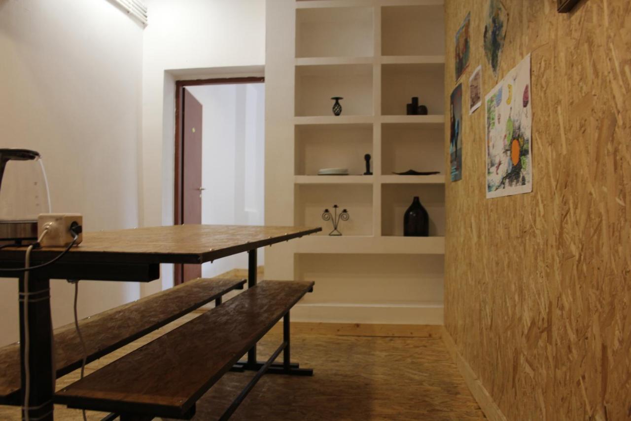 Victoria Poshtel Bucharest Ostello Esterno foto