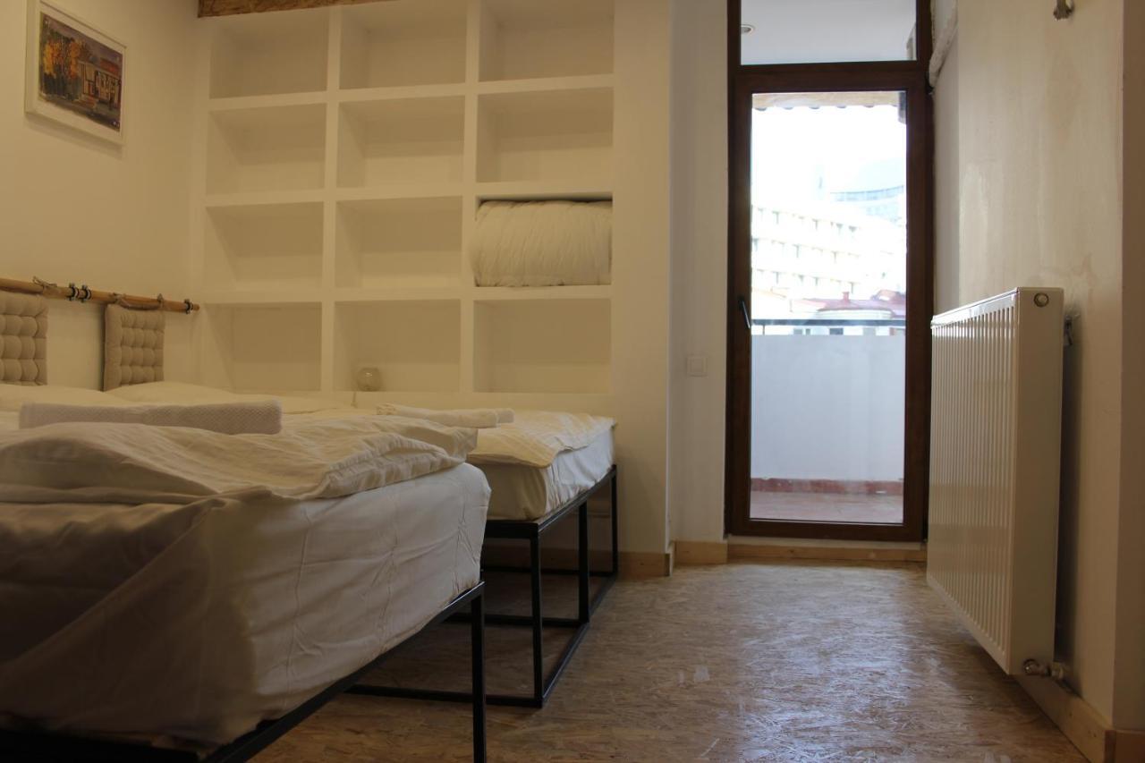 Victoria Poshtel Bucharest Ostello Esterno foto