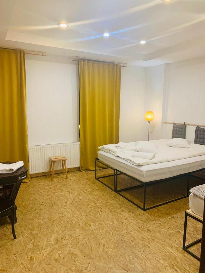 Victoria Poshtel Bucharest Ostello Esterno foto